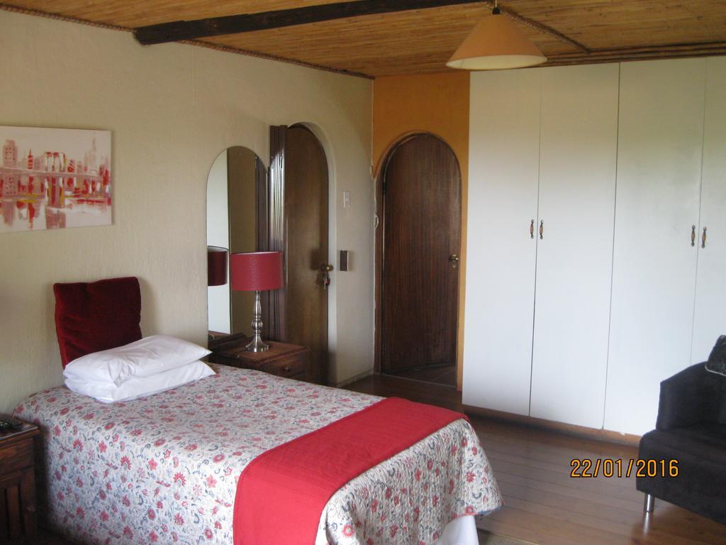 Treetops & Treats Guest House Pretoria-Noord Exterior foto