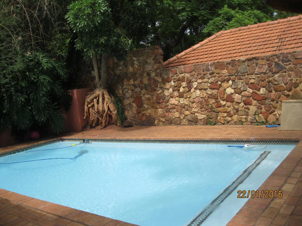 Treetops & Treats Guest House Pretoria-Noord Exterior foto