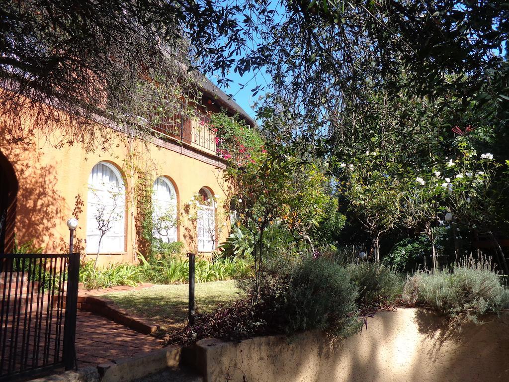 Treetops & Treats Guest House Pretoria-Noord Exterior foto