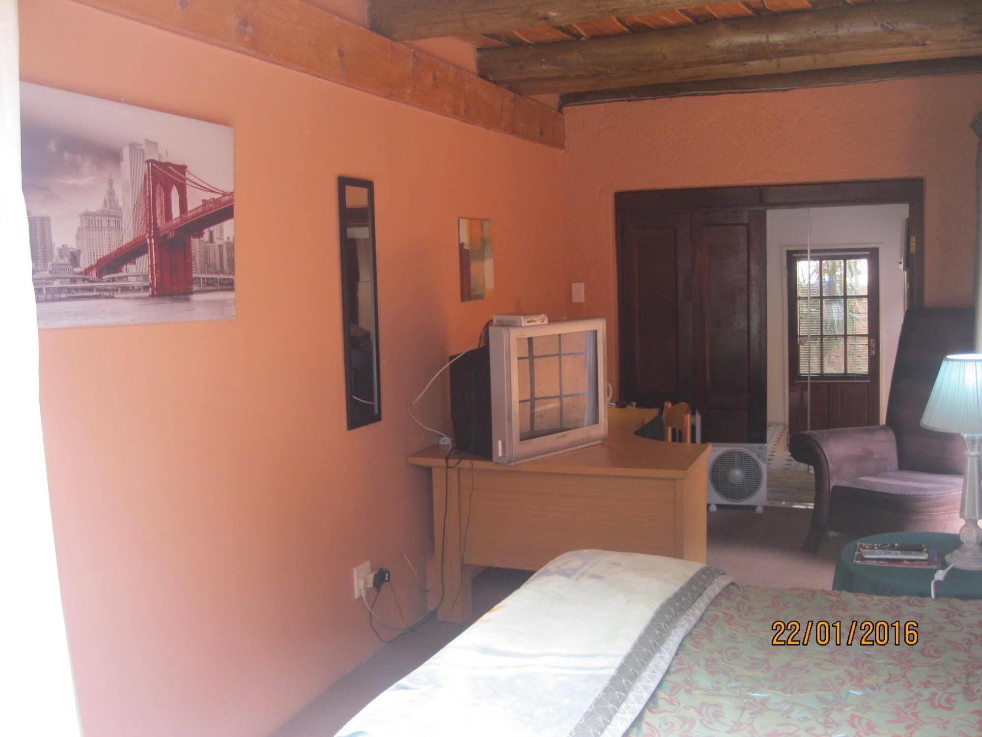Treetops & Treats Guest House Pretoria-Noord Exterior foto