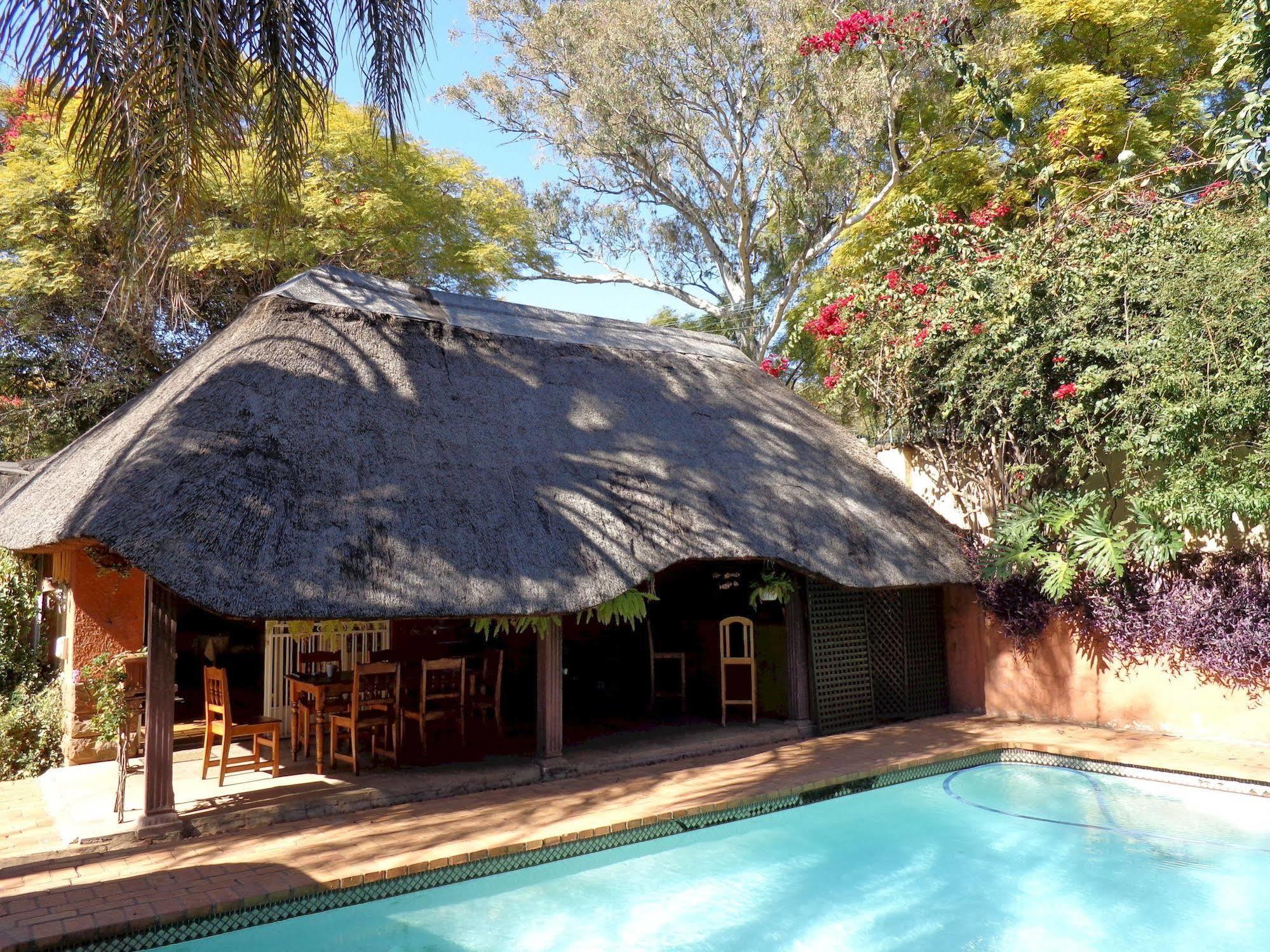 Treetops & Treats Guest House Pretoria-Noord Exterior foto